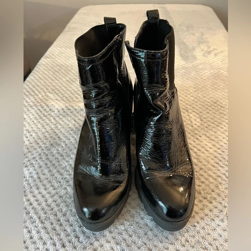 EUC black patent leather Naturalizer boots with stretch panel. - Picture 4 of 11